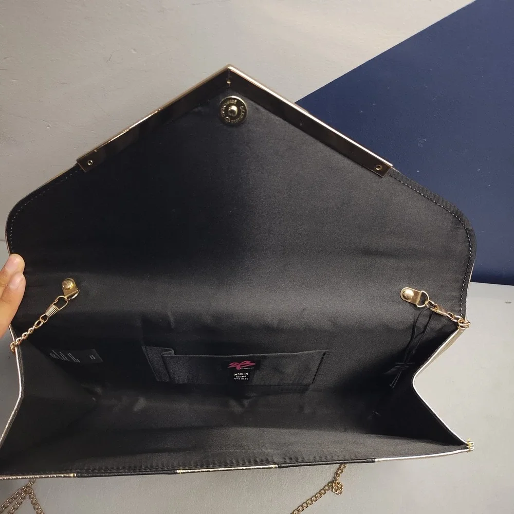 2B Bebe Envelope Clutch Purse Womens Black Gold Metal Tipped Magnetic Closure